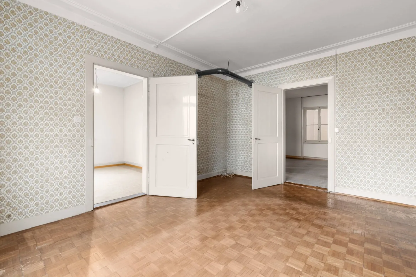 Sanierungsbedürftiges Mehrfamilienhaus - Foto 4 von 14