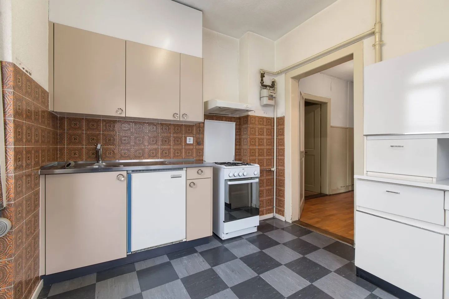 Sanierungsbedürftiges Mehrfamilienhaus - Foto 7 von 14