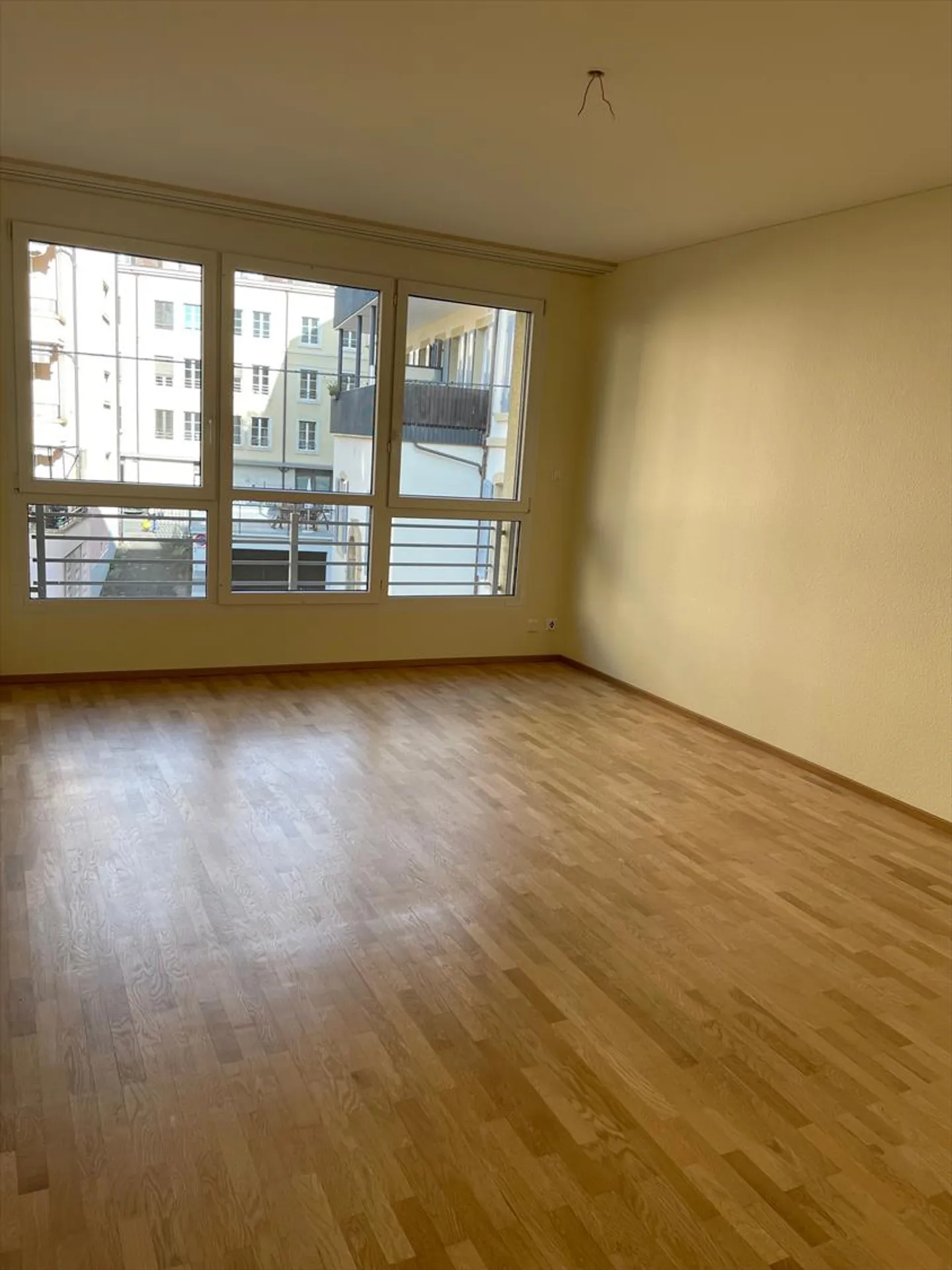 Appartamento con 3,5 stanze al 2° piano - Foto 3 di 7