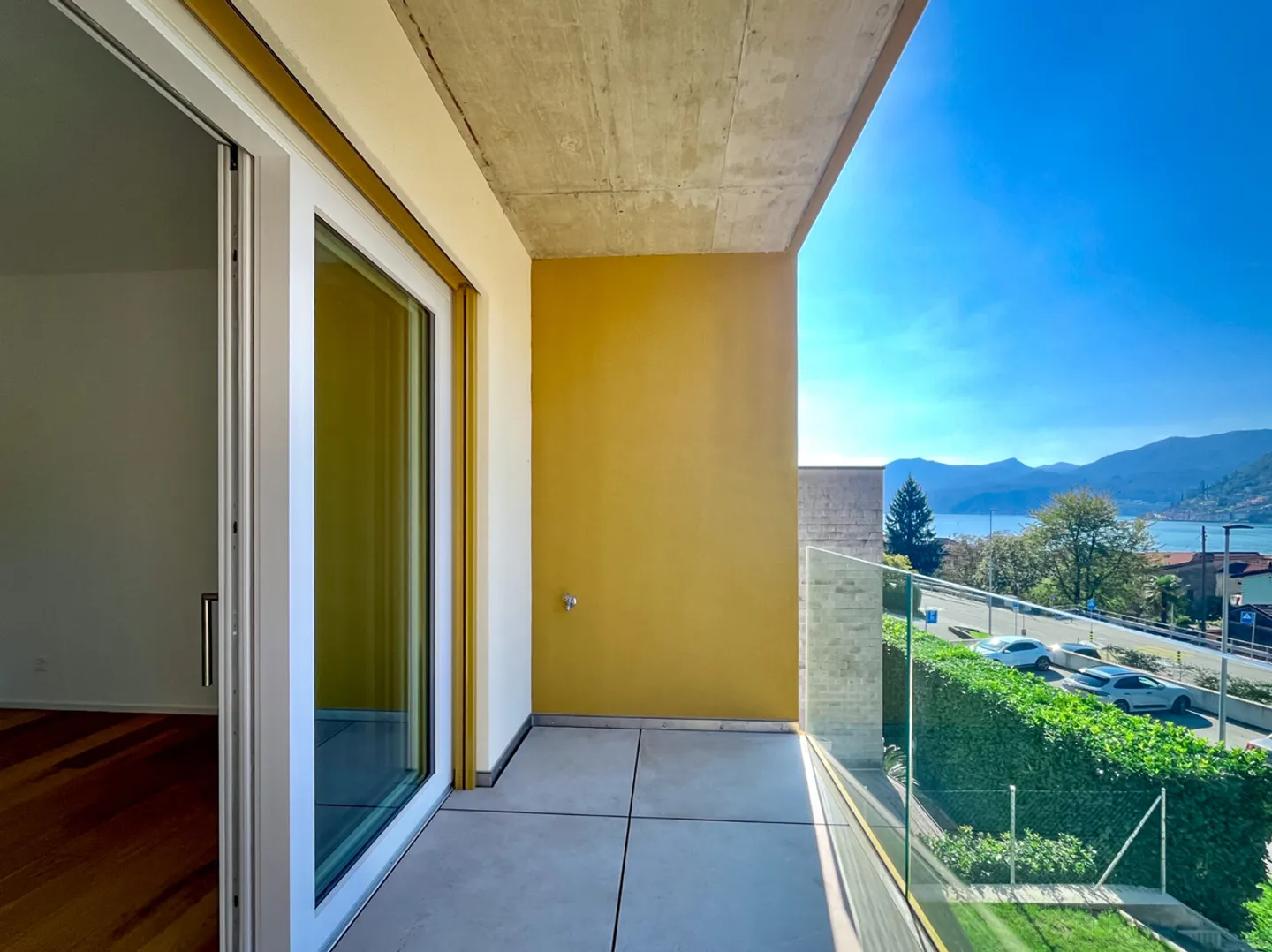 Dachgeschoss 4.5 Zimmer mit Terrassen und Seeblick in Brusino Arsizio - Foto 2 von 14