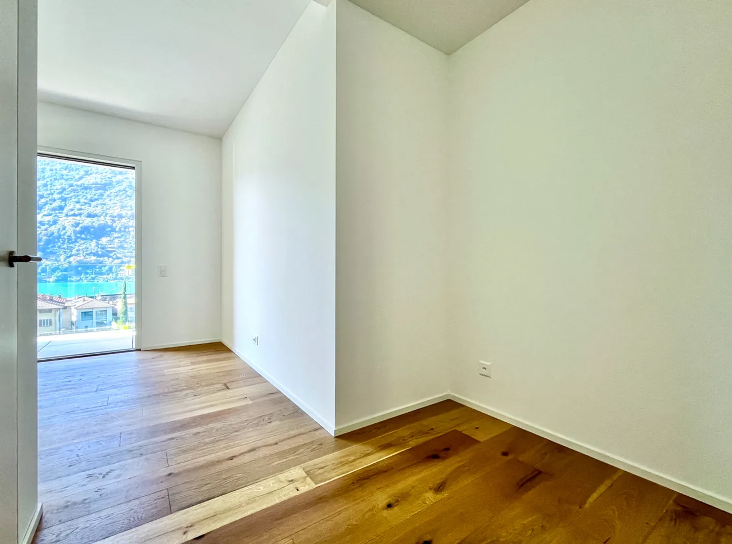 Dachgeschoss 4.5 Zimmer mit Terrassen und Seeblick in Brusino Arsizio - Foto 6 von 14
