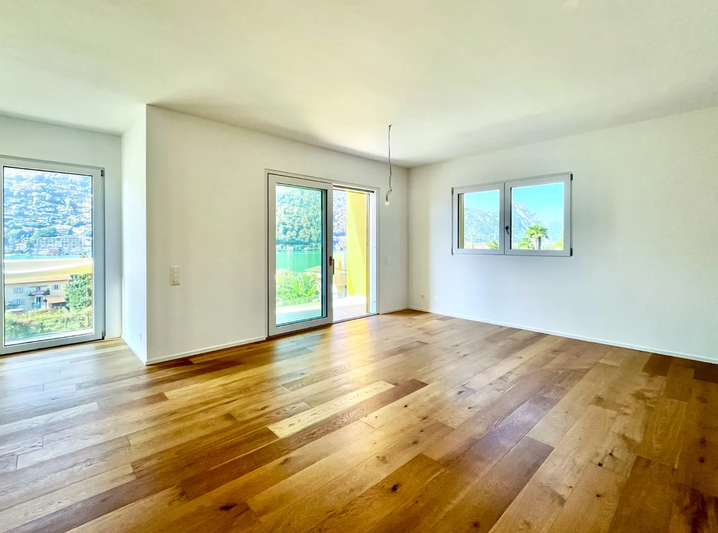 Dachgeschoss 4.5 Zimmer mit Terrassen und Seeblick in Brusino Arsizio - Foto 3 von 14