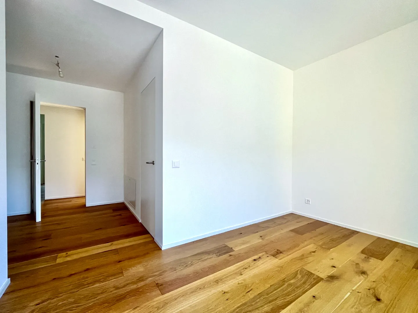 Dachgeschoss 4.5 Zimmer mit Terrassen und Seeblick in Brusino Arsizio - Foto 5 von 14
