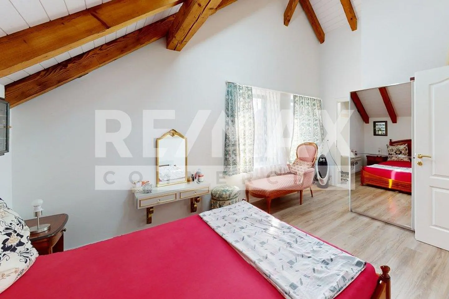 Commercial building on the ground floor, for loft office, practice, studio, showroom, H 3.5 m, 383 m² & 3.5 room attic apartment - Photo 12 of 13