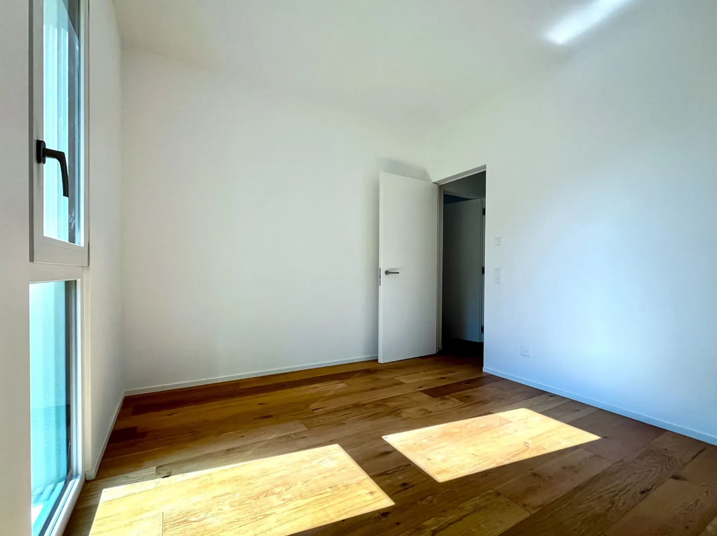 Dachgeschoss 4.5 Zimmer mit Terrassen und Seeblick in Brusino Arsizio - Foto 10 von 14