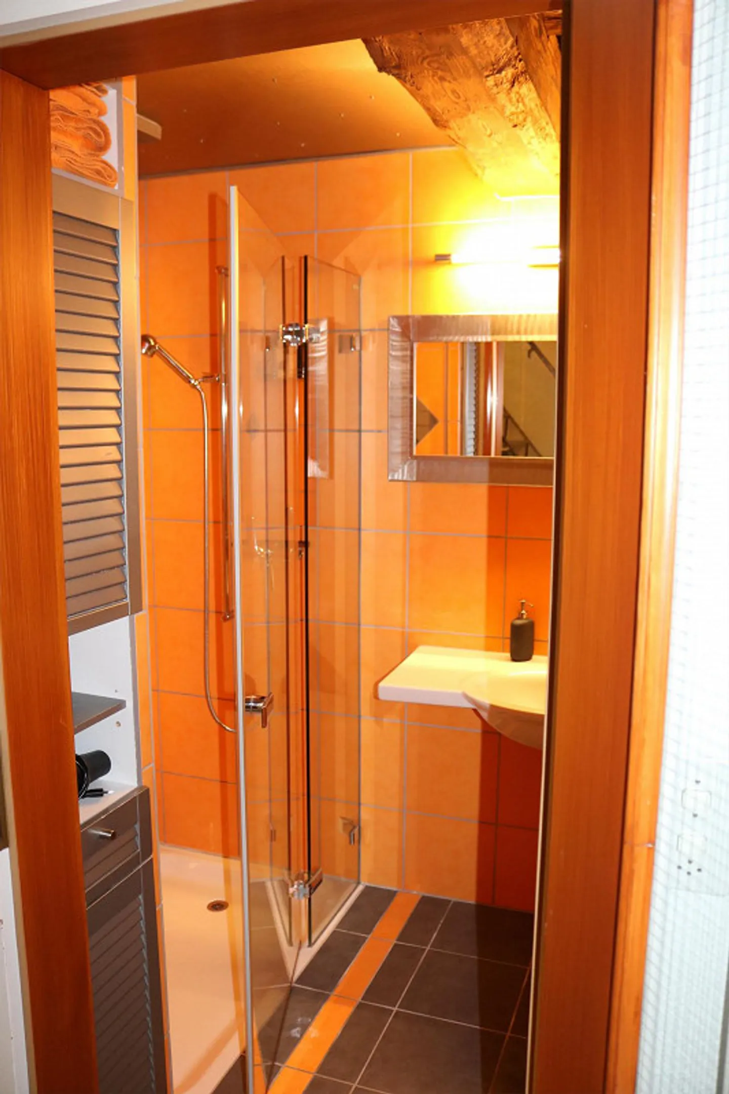 Appartement en duplex spécial de 4,5 pièces dans un ancien bâtiment historique - Photo 13 sur 14