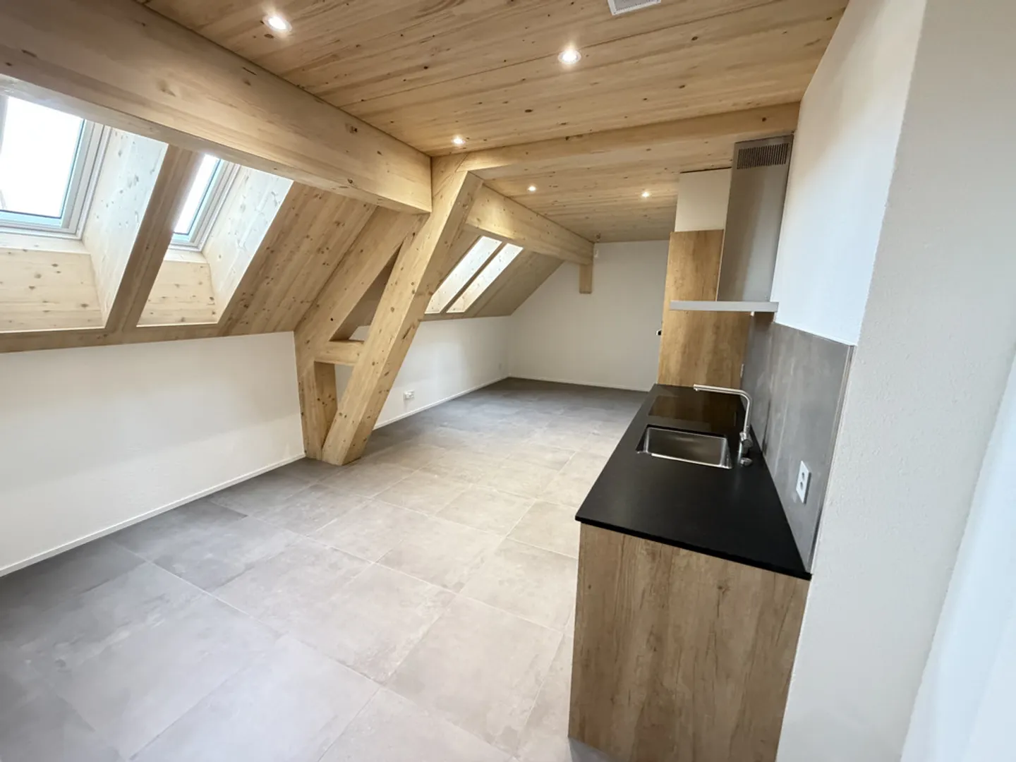 Studio Moderno in Edificio Storico - Foto 3 di 9