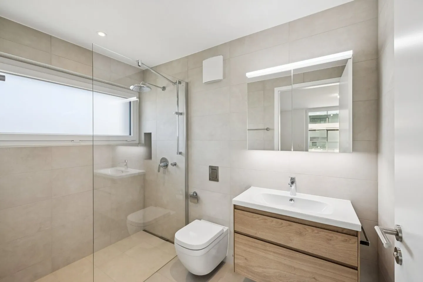 Superbe appartement neuf de 3,5 pièces avec spacieux balcon - Photo 8 sur 9