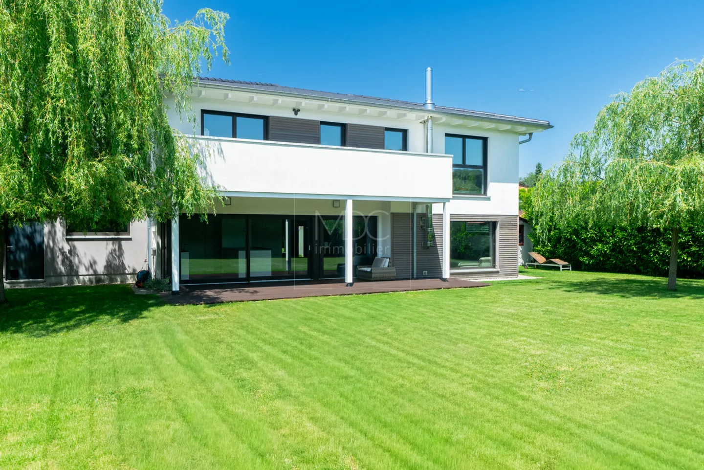 Zeitgenössische Villa am Murtensee - Foto 1 von 13