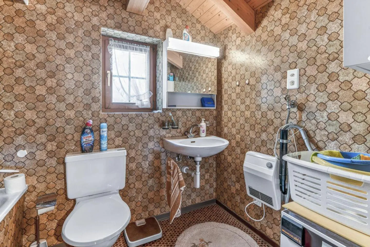 Your cozy home with charm, tranquility, and plenty of space for new living ideas... - Photo 25 of 30