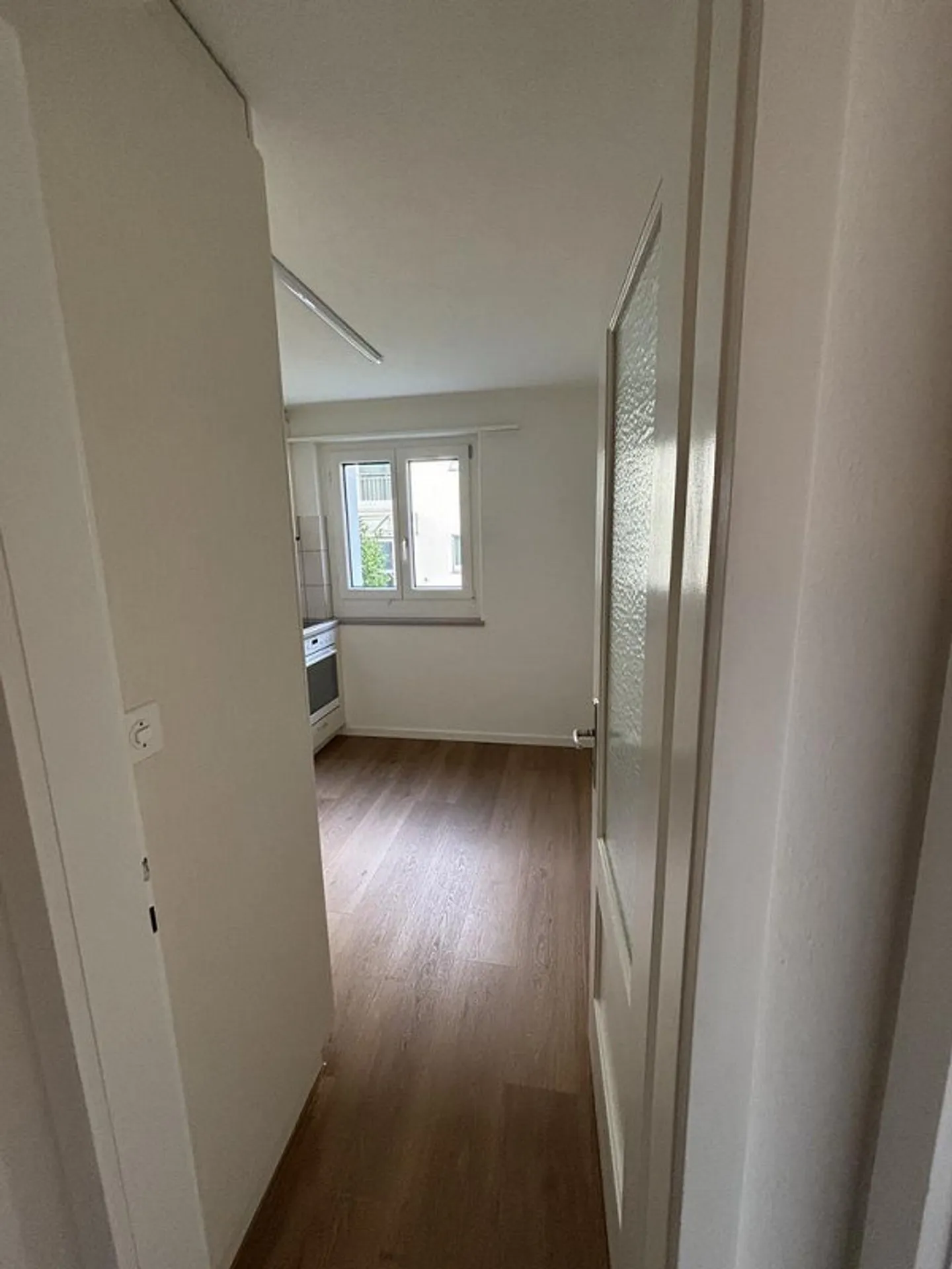 Ottimo appartamento con 2 camere a Wettingen - Foto 3 di 8