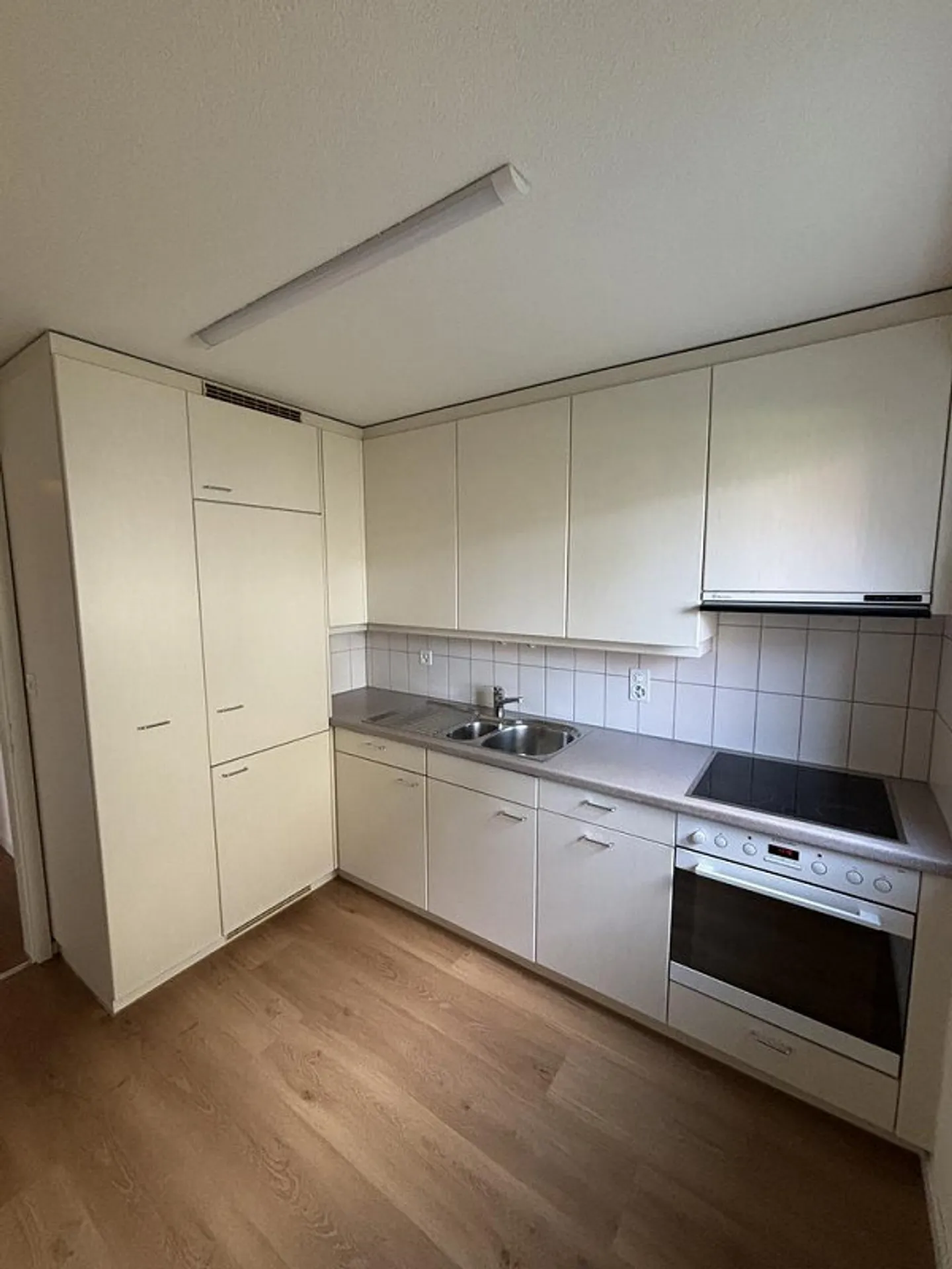 Ottimo appartamento con 2 camere a Wettingen - Foto 2 di 8