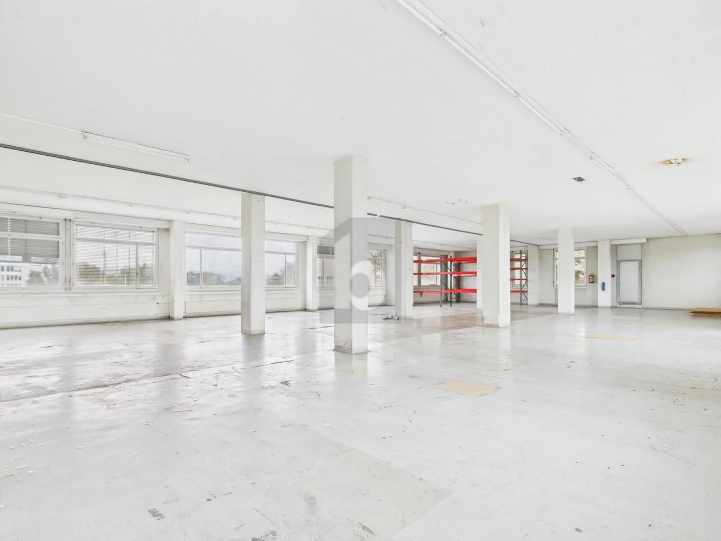 Geräumige Halle in guter Lage - Foto 1 von 6