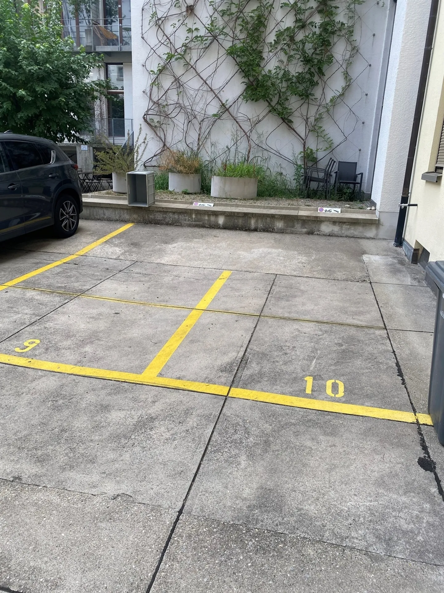 Place de parking extérieure à louer - Photo 2 sur 2