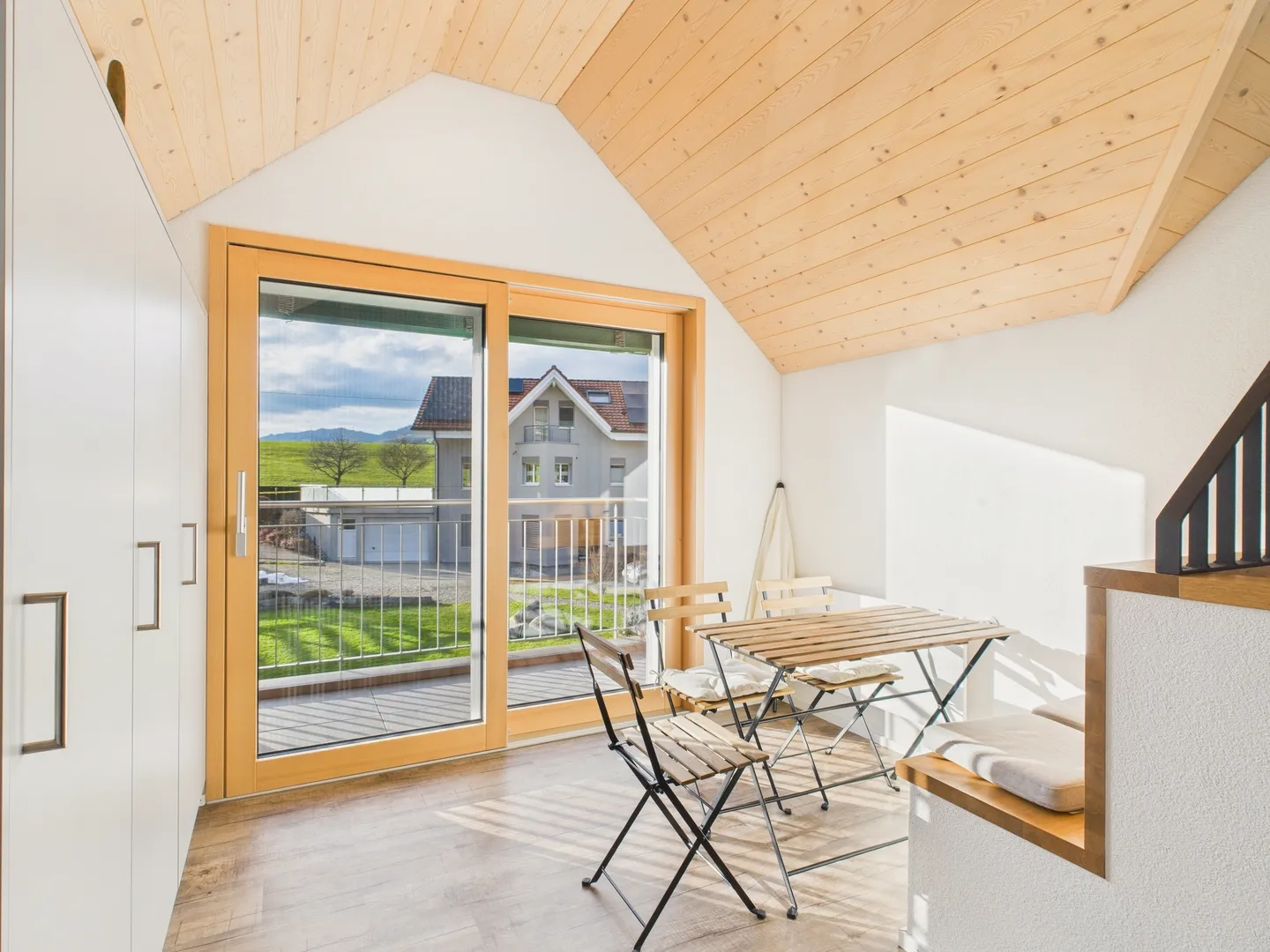 Appartement Charmant avec Vue Verte - Photo 3 sur 8