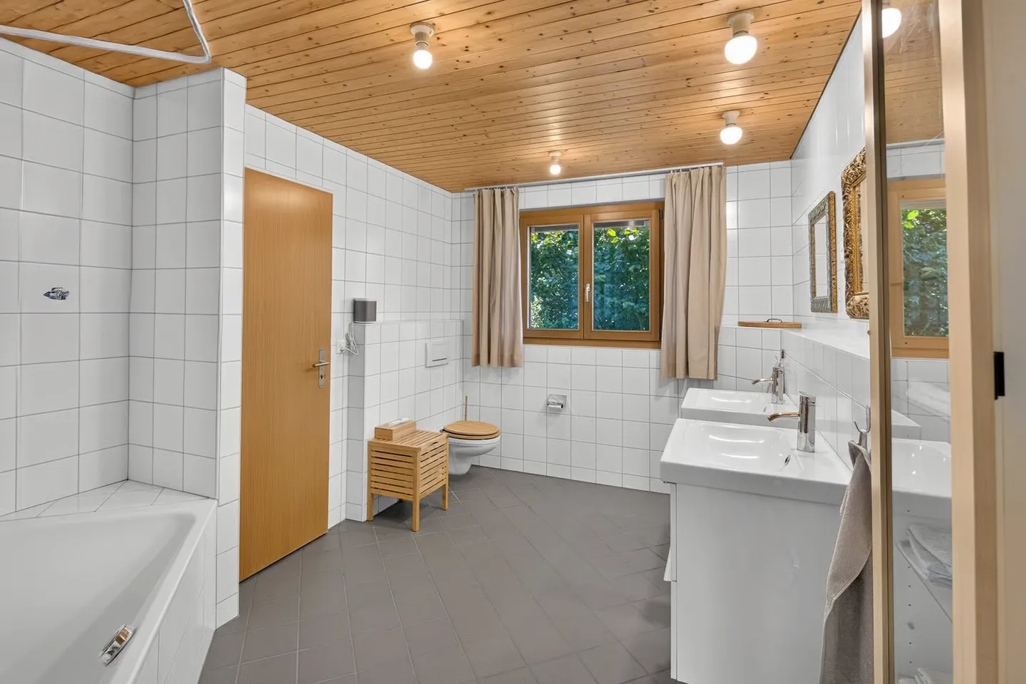 Your new home - Spacious, stylish and sunny - Photo 5 of 7