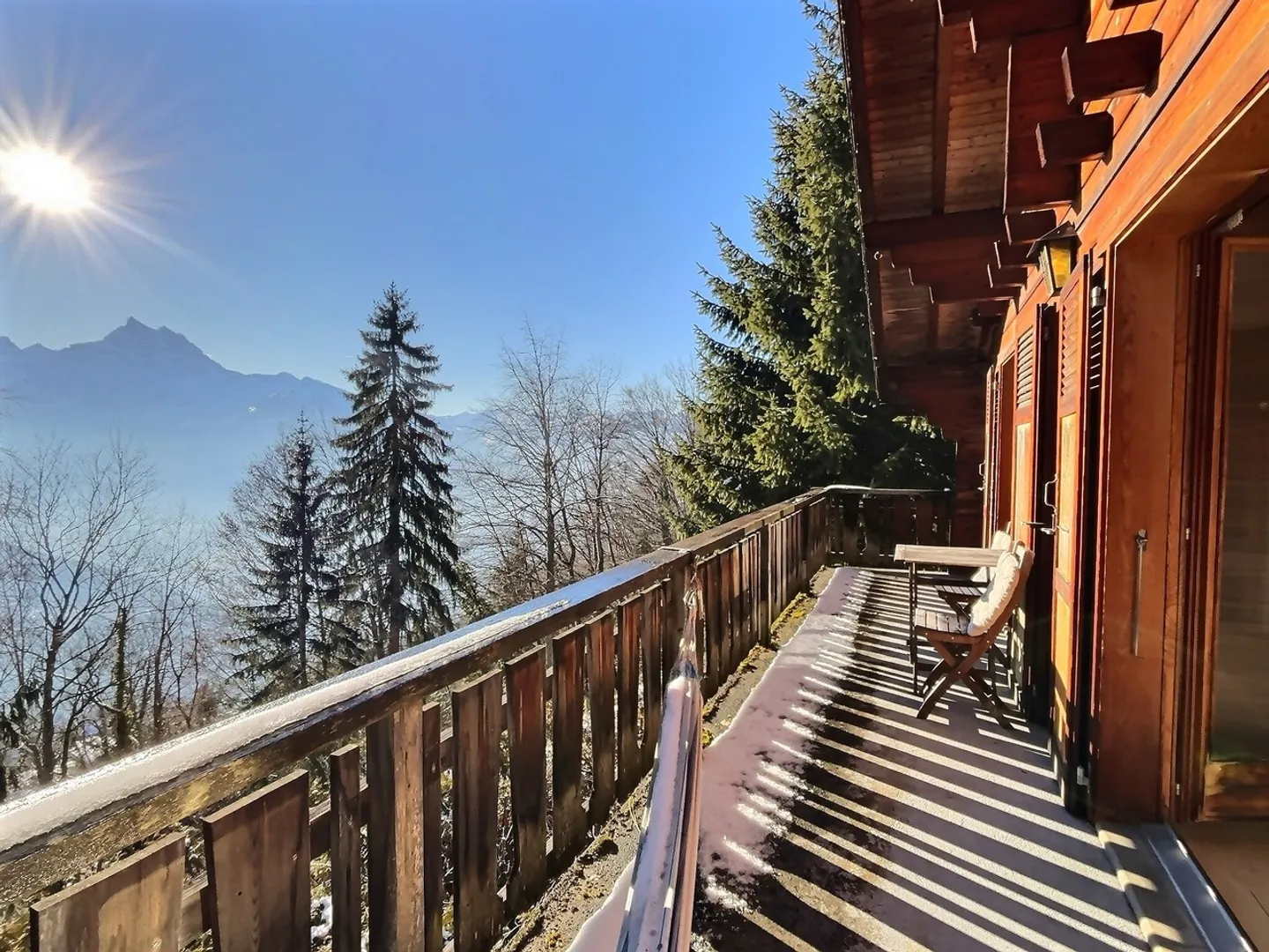 Chalet individuel 4.5 pièces dans un écrin de verdure - Foto 1 di 18