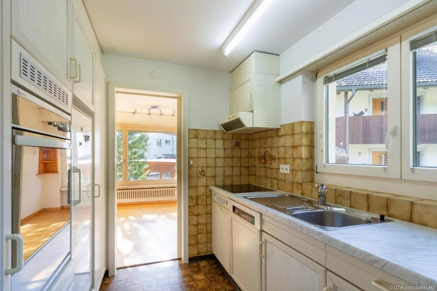 Charmantes Freistehendes Haus mit Garten - Foto 2 von 14