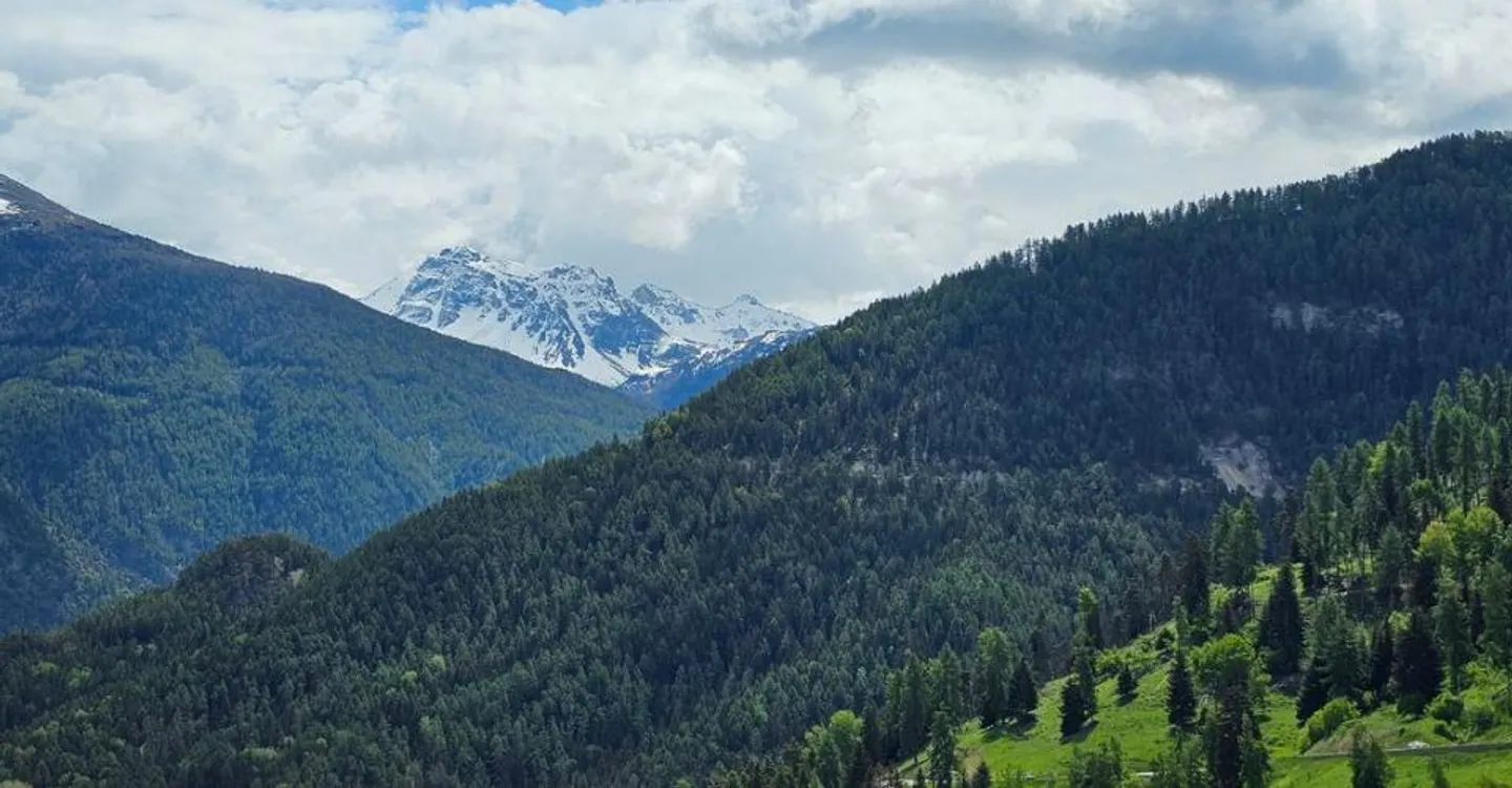 Exceptional chalet with wellness area and panoramic view with large apartment - Photo 2 of 11