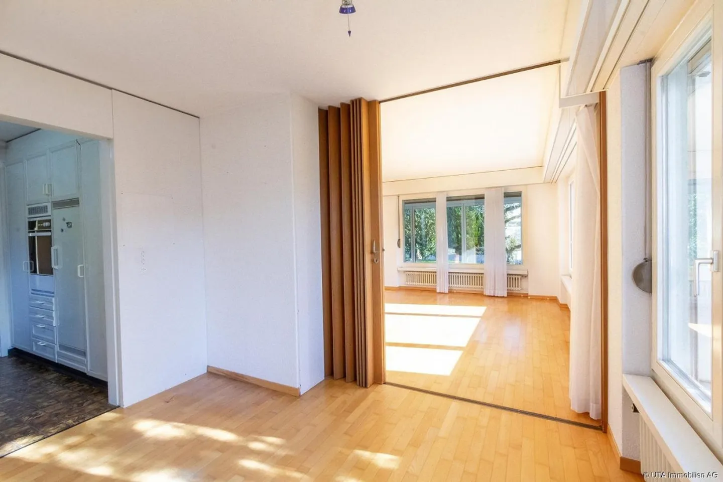 Charmantes Freistehendes Haus mit Garten - Foto 3 von 14