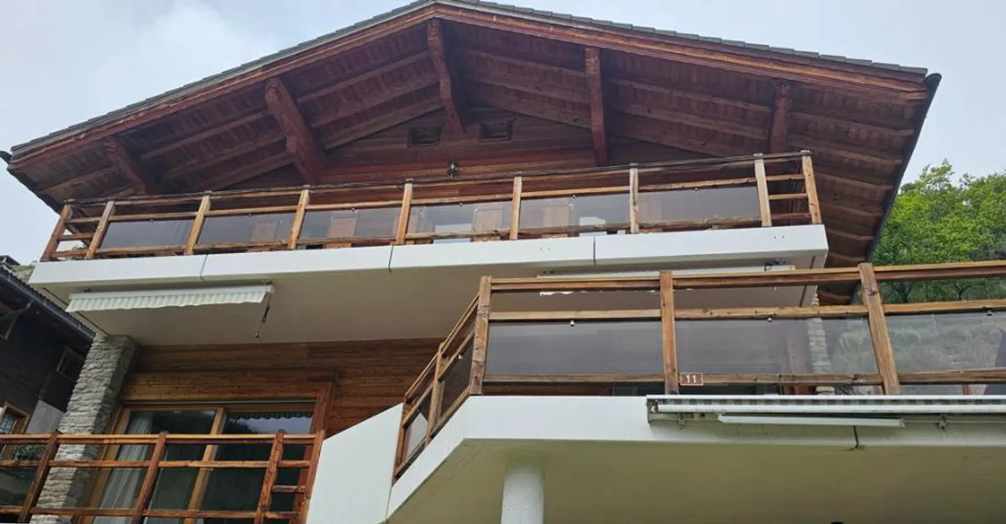 Exceptional chalet with wellness area and panoramic view with large apartment - Photo 3 of 11