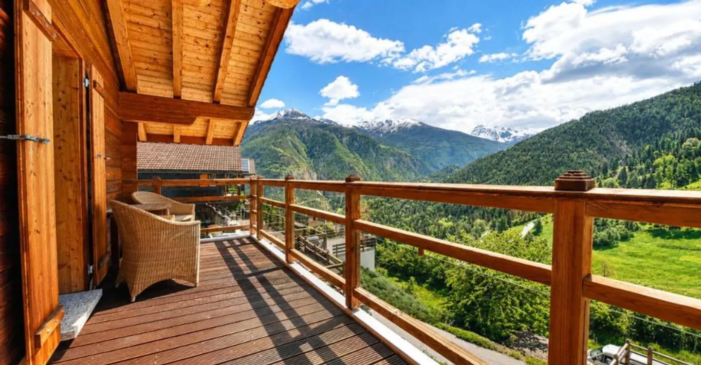 Exceptional chalet with wellness area and panoramic view with large apartment - Photo 10 of 11