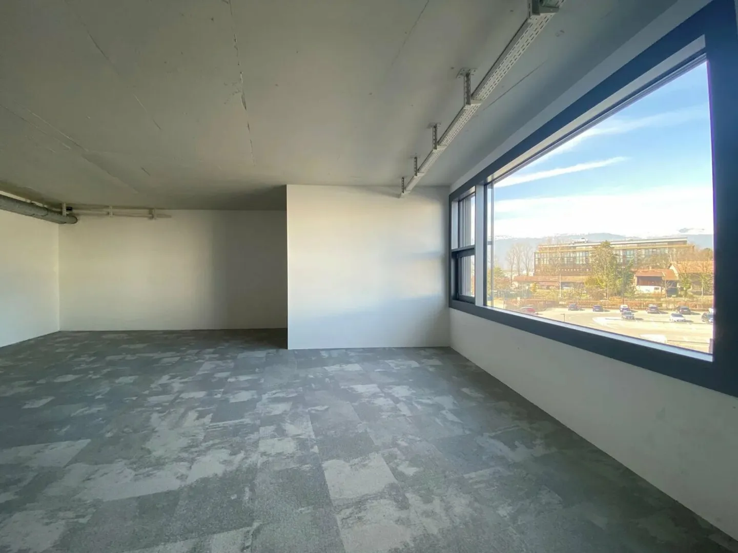 Spazio ufficio in un edificio multifunzionale nella zona FTI - Foto 4 di 8
