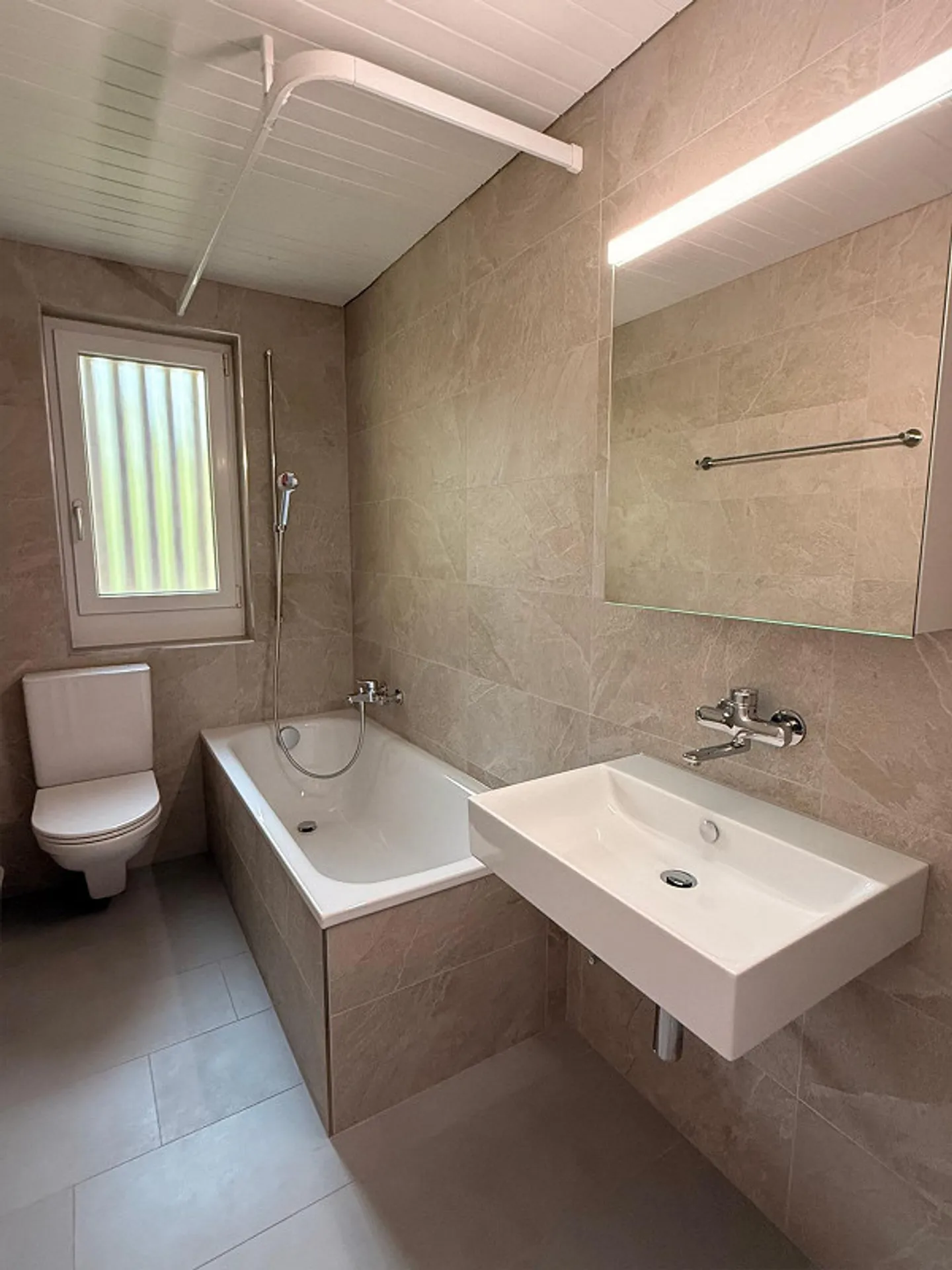 Stylish Apartment in Zollikofen - Photo 2 of 5