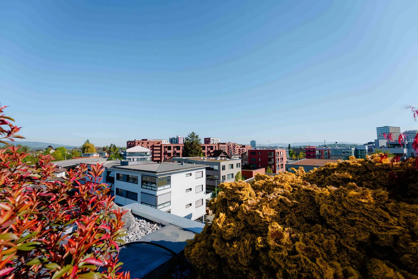 Penthouse exclusif de 4 pièces avec terrasse panoramique au cœur de Rotkreuz - Photo 1 sur 9