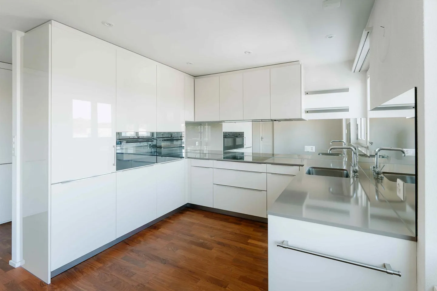 Penthouse exclusif de 4 pièces avec terrasse panoramique au cœur de Rotkreuz - Photo 2 sur 9