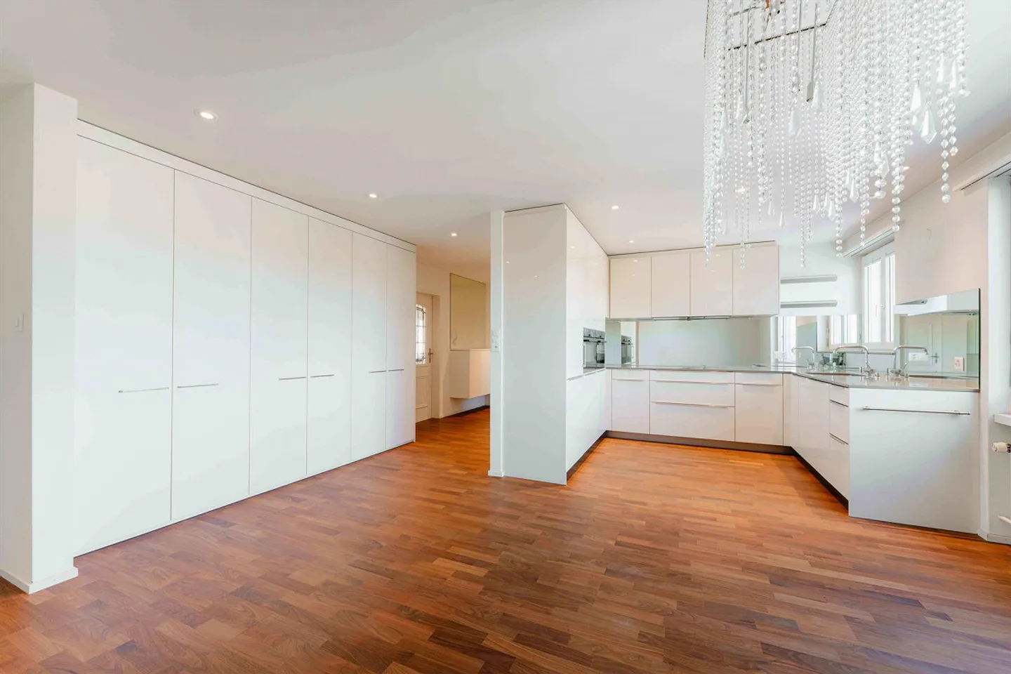 Penthouse exclusif de 4 pièces avec terrasse panoramique au cœur de Rotkreuz - Photo 3 sur 9