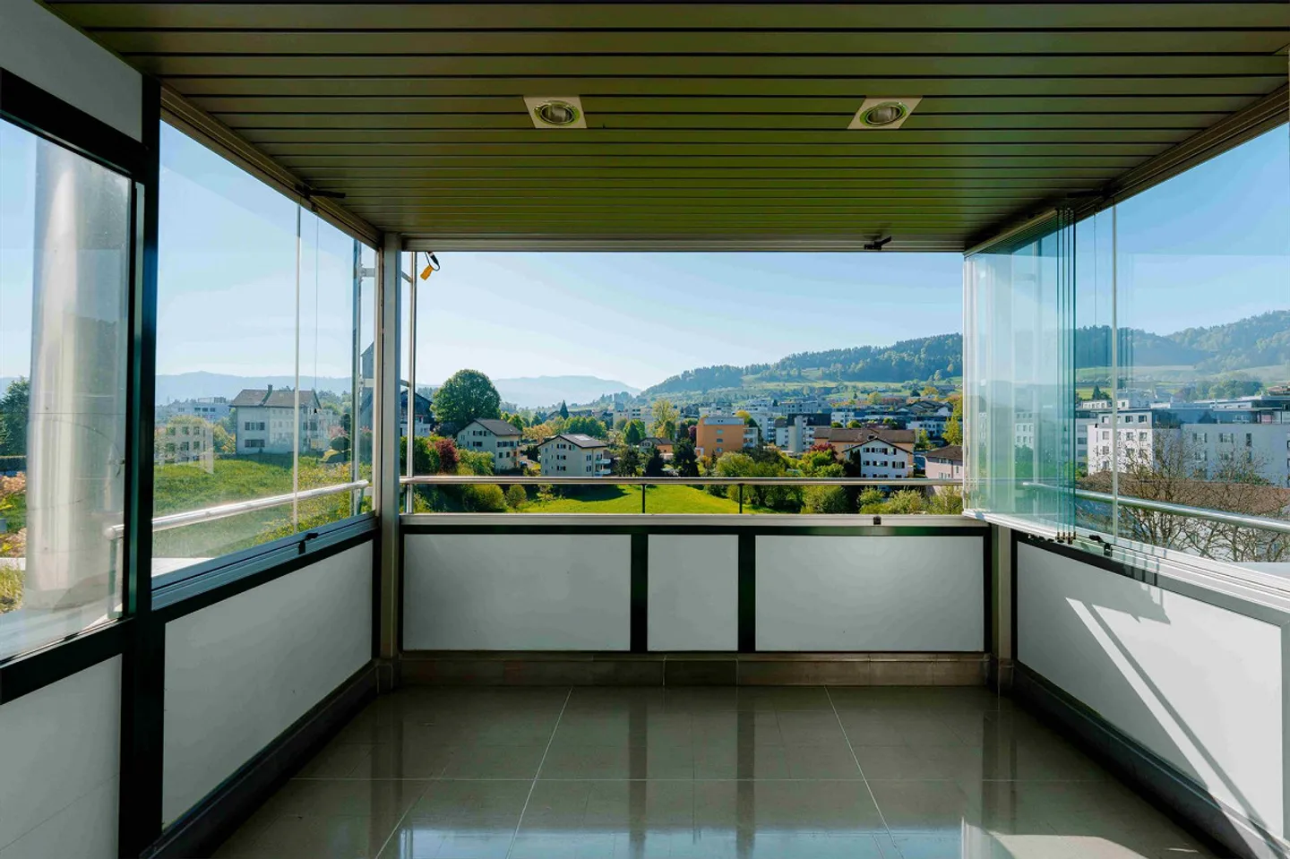 Penthouse exclusif de 4 pièces avec terrasse panoramique au cœur de Rotkreuz - Photo 6 sur 9