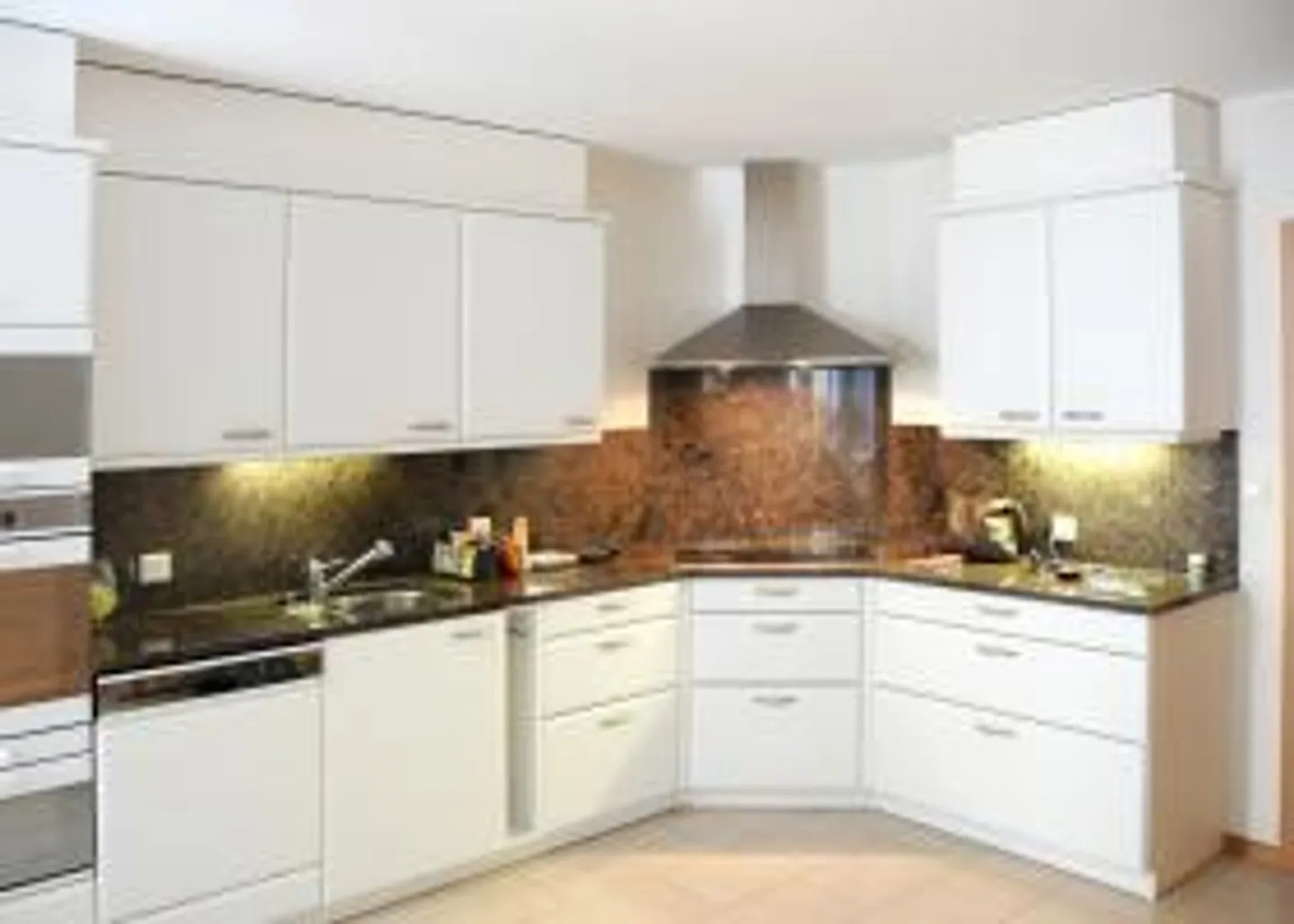 Appartement magnifique avec belle terrasse au centre-ville - Photo 2 sur 9