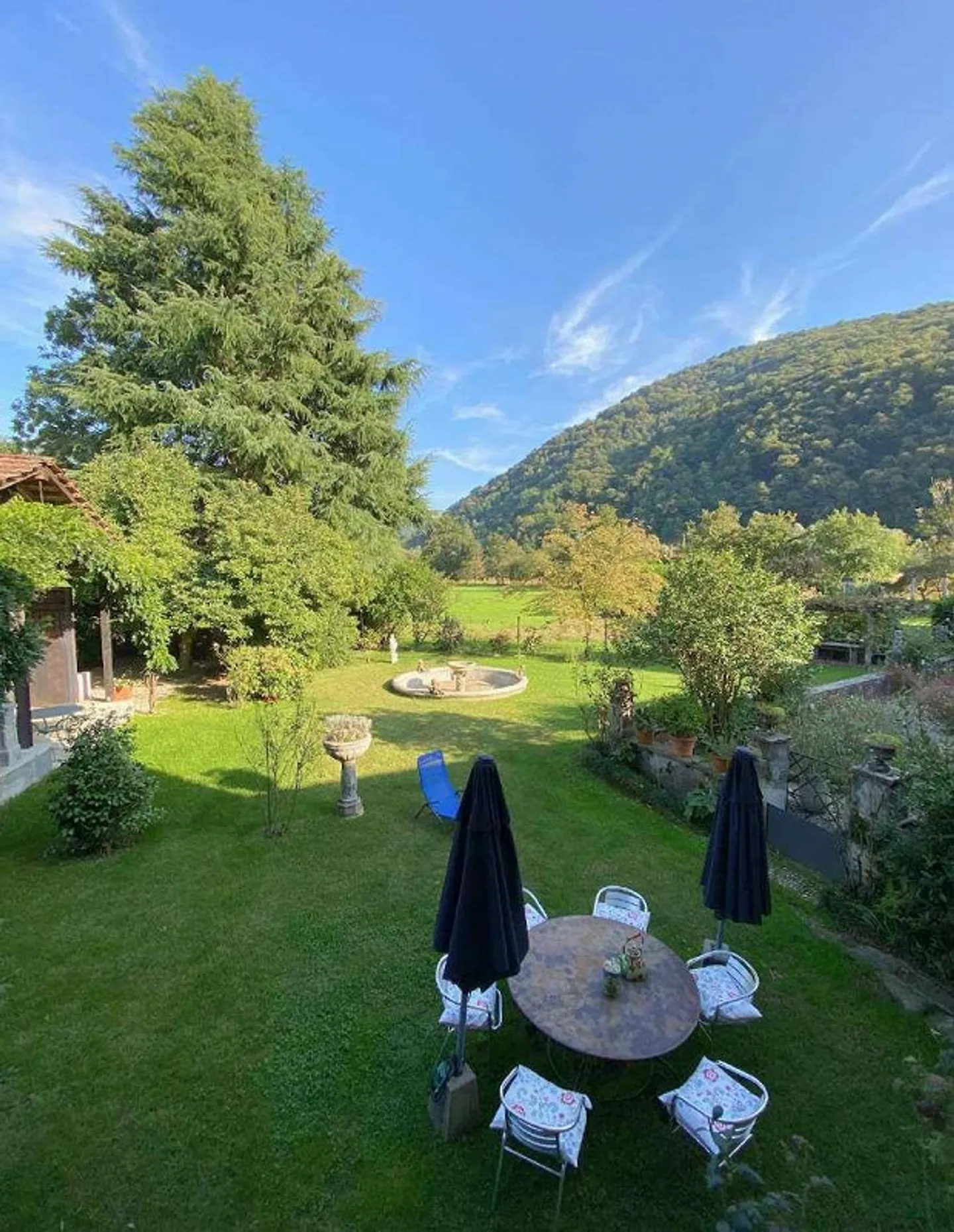 Grande casa con giardino e vista sui monti - Foto 2 di 13