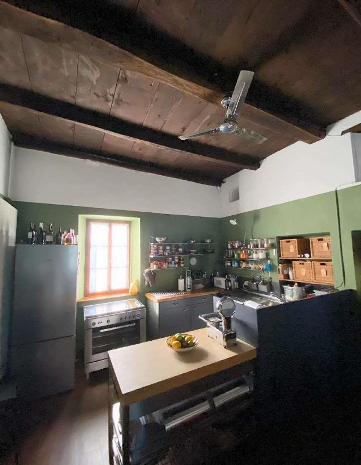 Grande casa con giardino e vista sui monti - Foto 8 di 13