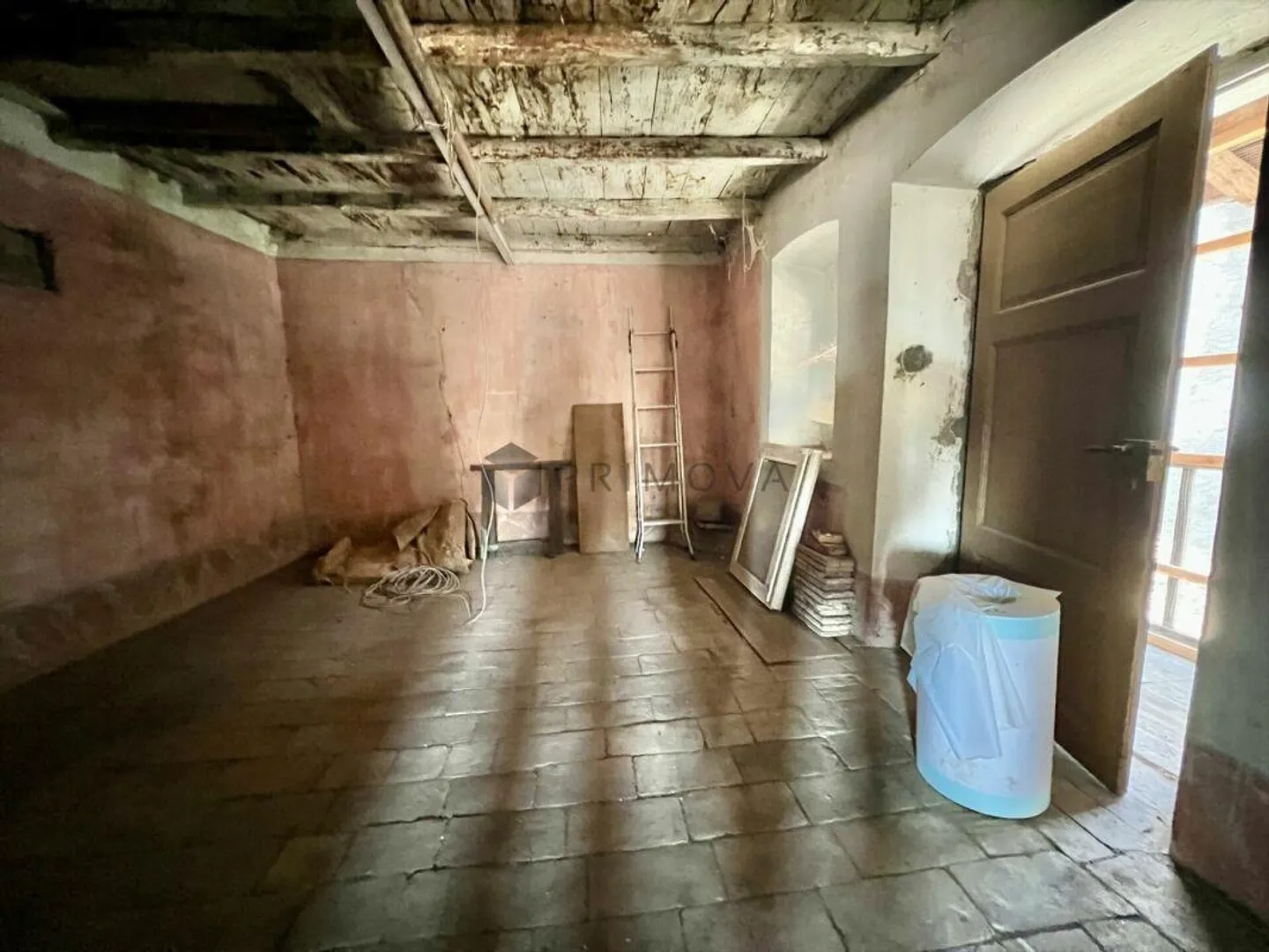 Historical charm seeks creative visionaries - Single-family house with idyllic courtyard in Ligornetto - Photo 7 of 16