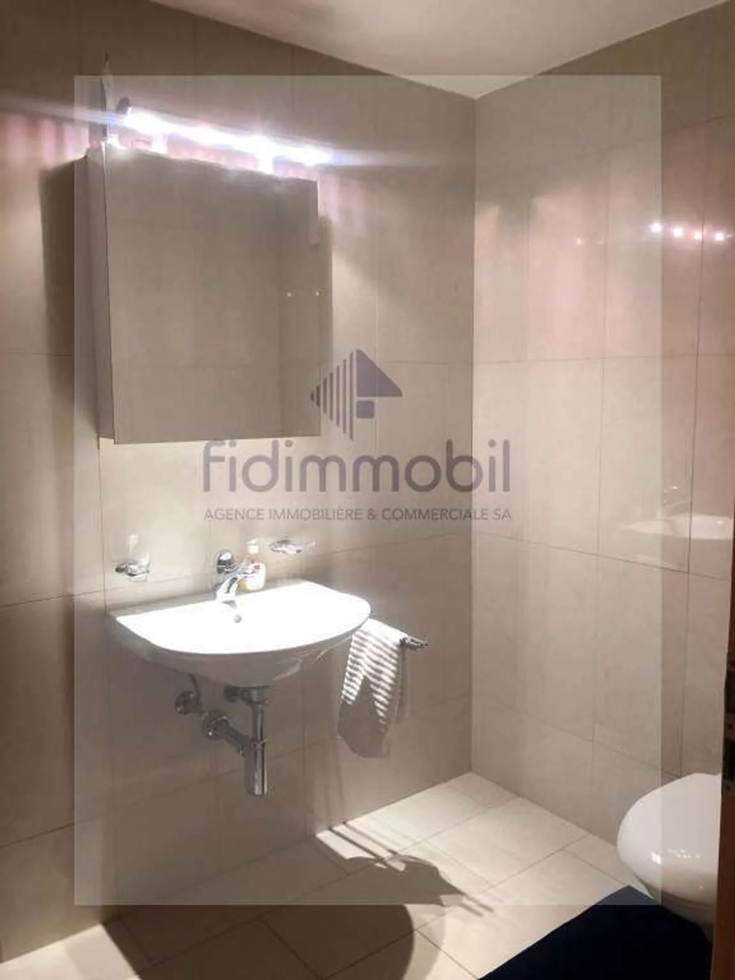Appartement magnifique avec belle terrasse au centre-ville - Photo 8 sur 9
