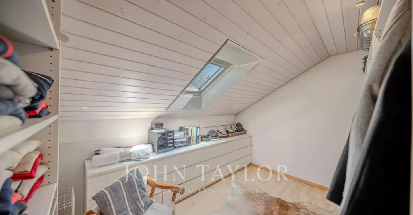 Spacious Villa with Pool - Photo 11 of 13