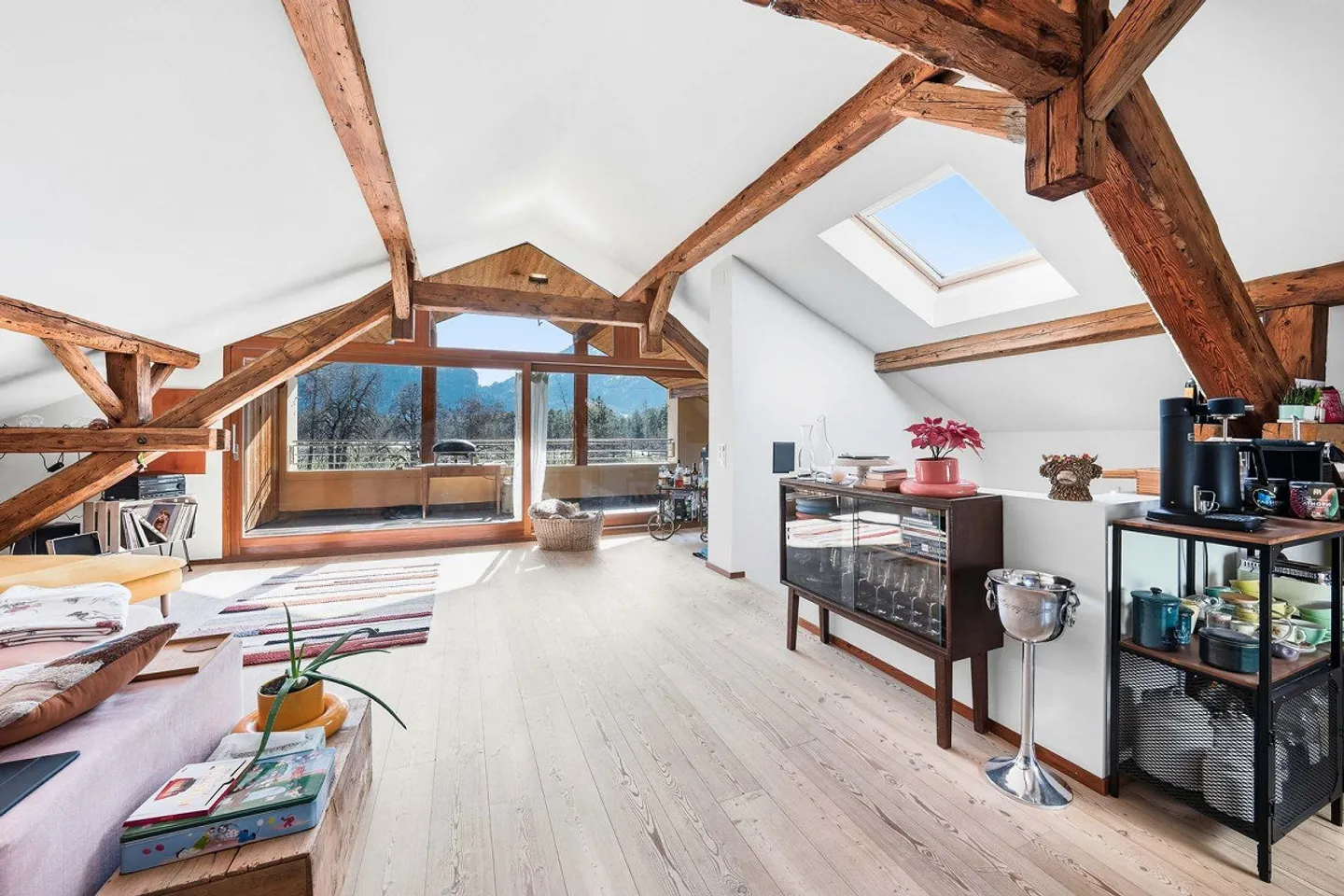 Two-family house - Photo 3 of 13