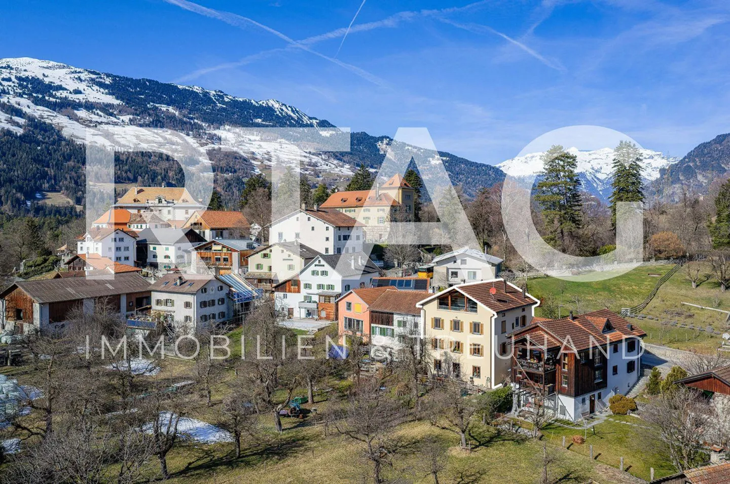 Two-family house - Photo 1 of 13