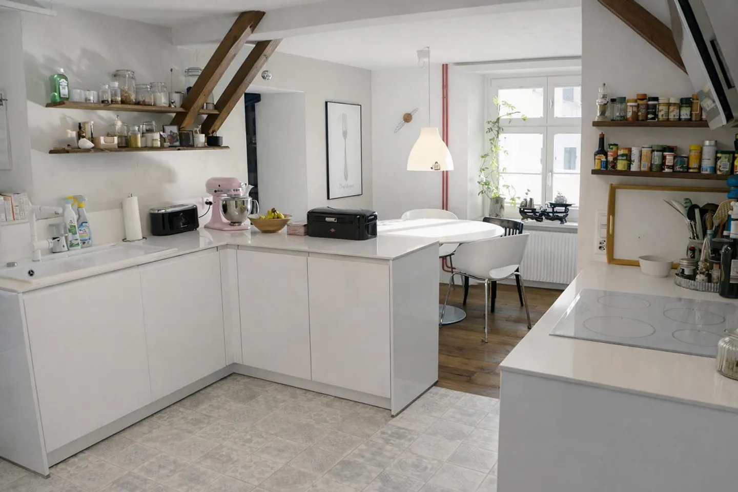 Detached house with potential for two residential units - Photo 4 of 20