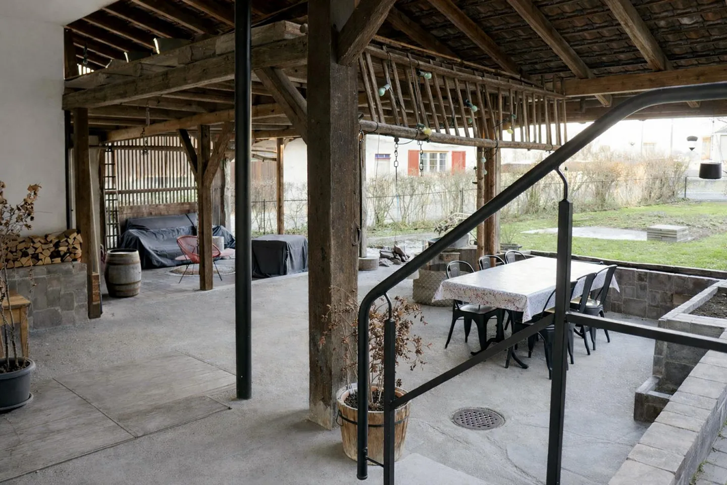 Detached house with potential for two residential units - Photo 7 of 20