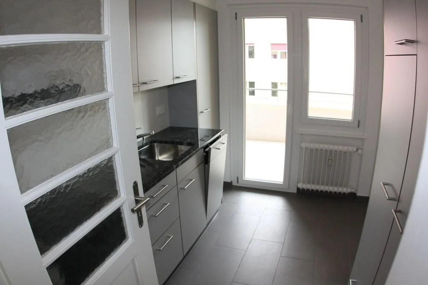Appartamento moderno con 2 camere da letto in affitto! - Foto 4 di 9