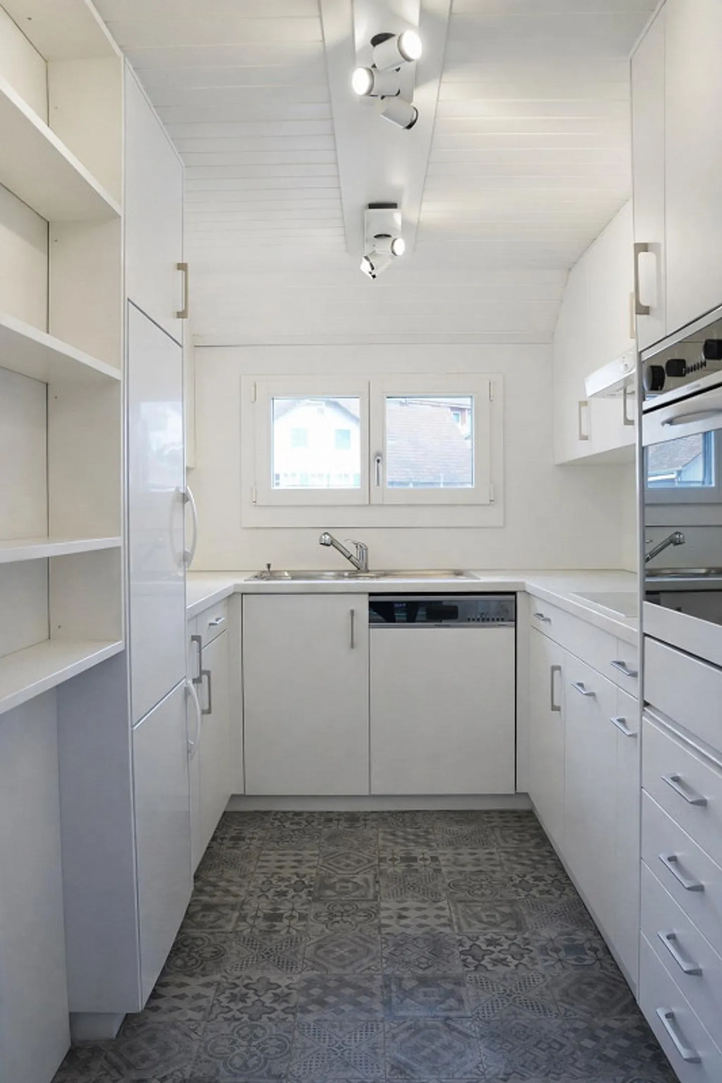 Detached house with potential for two residential units - Photo 17 of 20