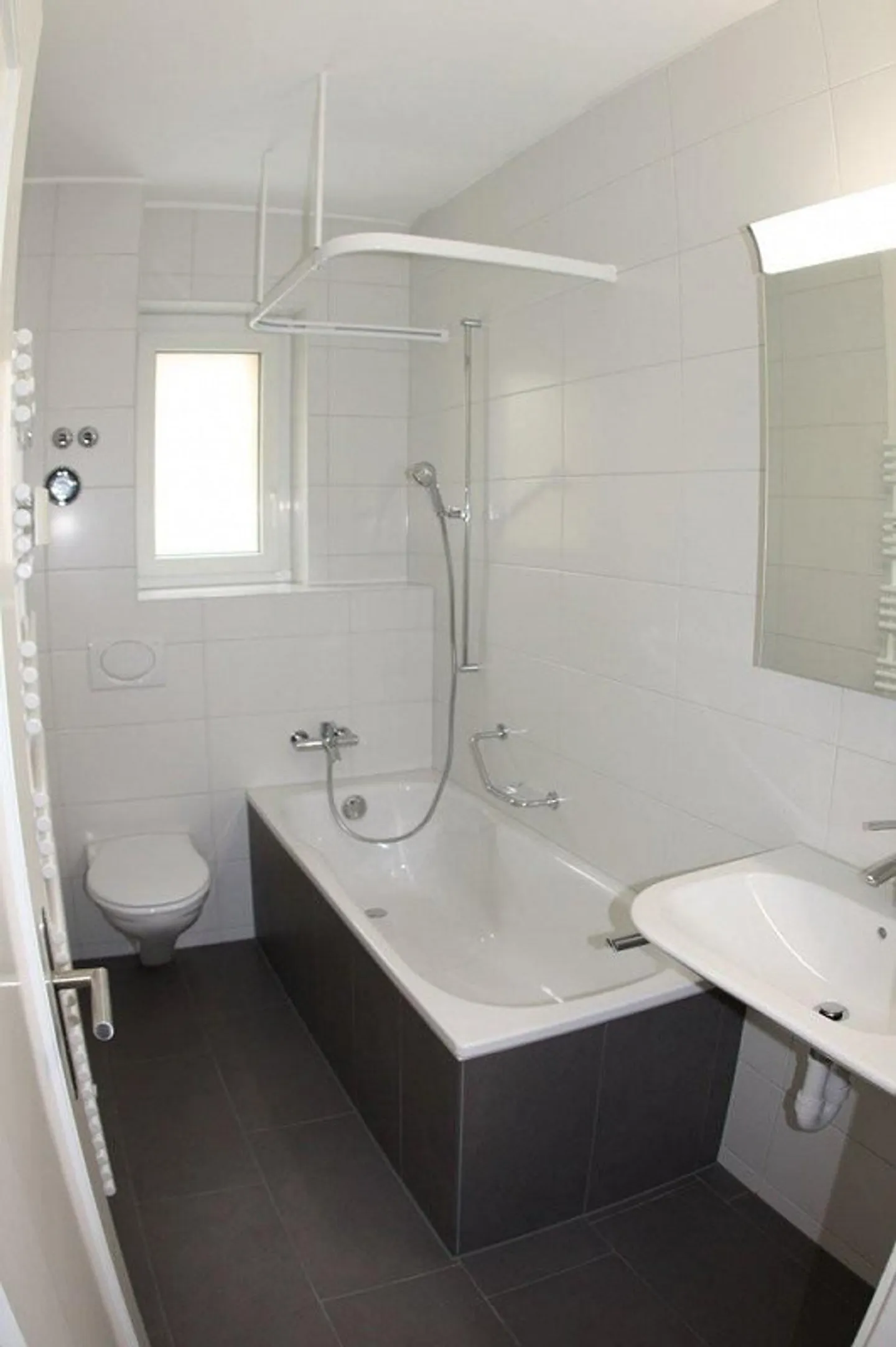 Appartamento moderno con 2 camere da letto in affitto! - Foto 5 di 9