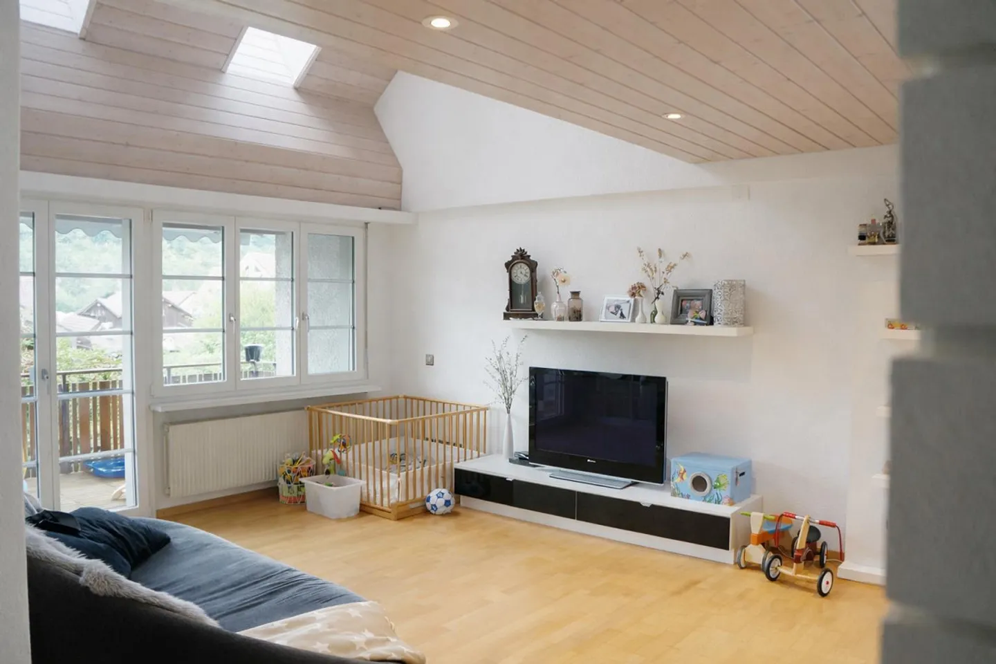 Detached house with potential for two residential units - Photo 14 of 20