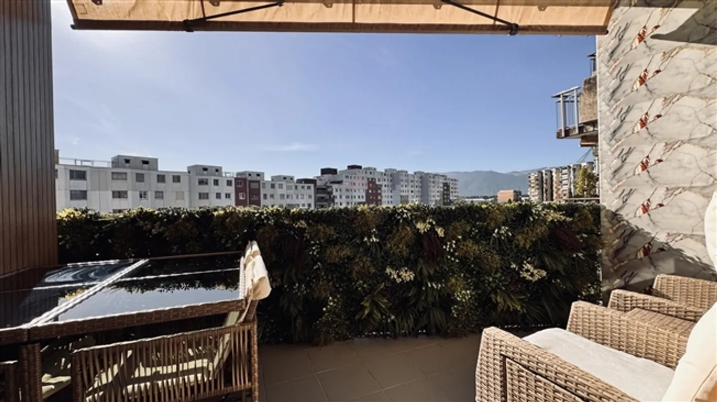 Appartement 4 pièces, 83 m², avec vue dégagée et récemment rénové - Photo 2 sur 7