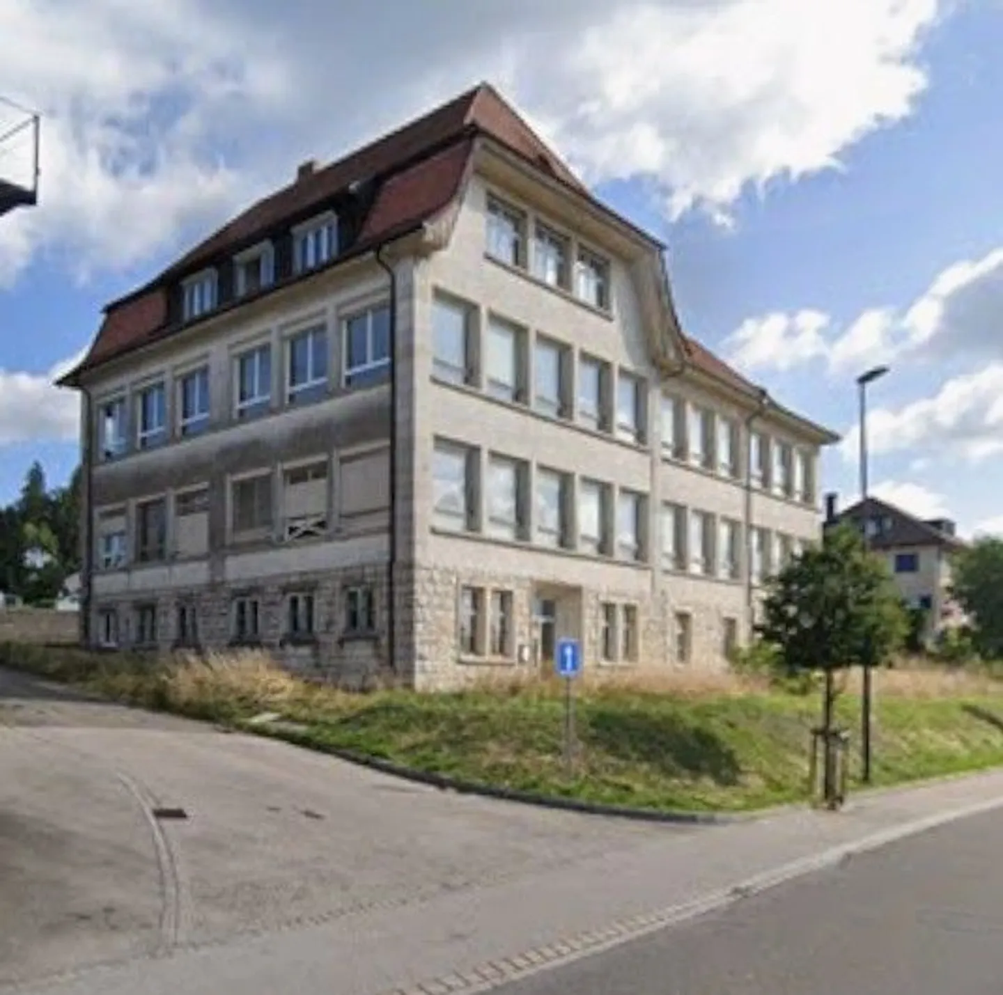 Single house for sale - Photo 1 of 13