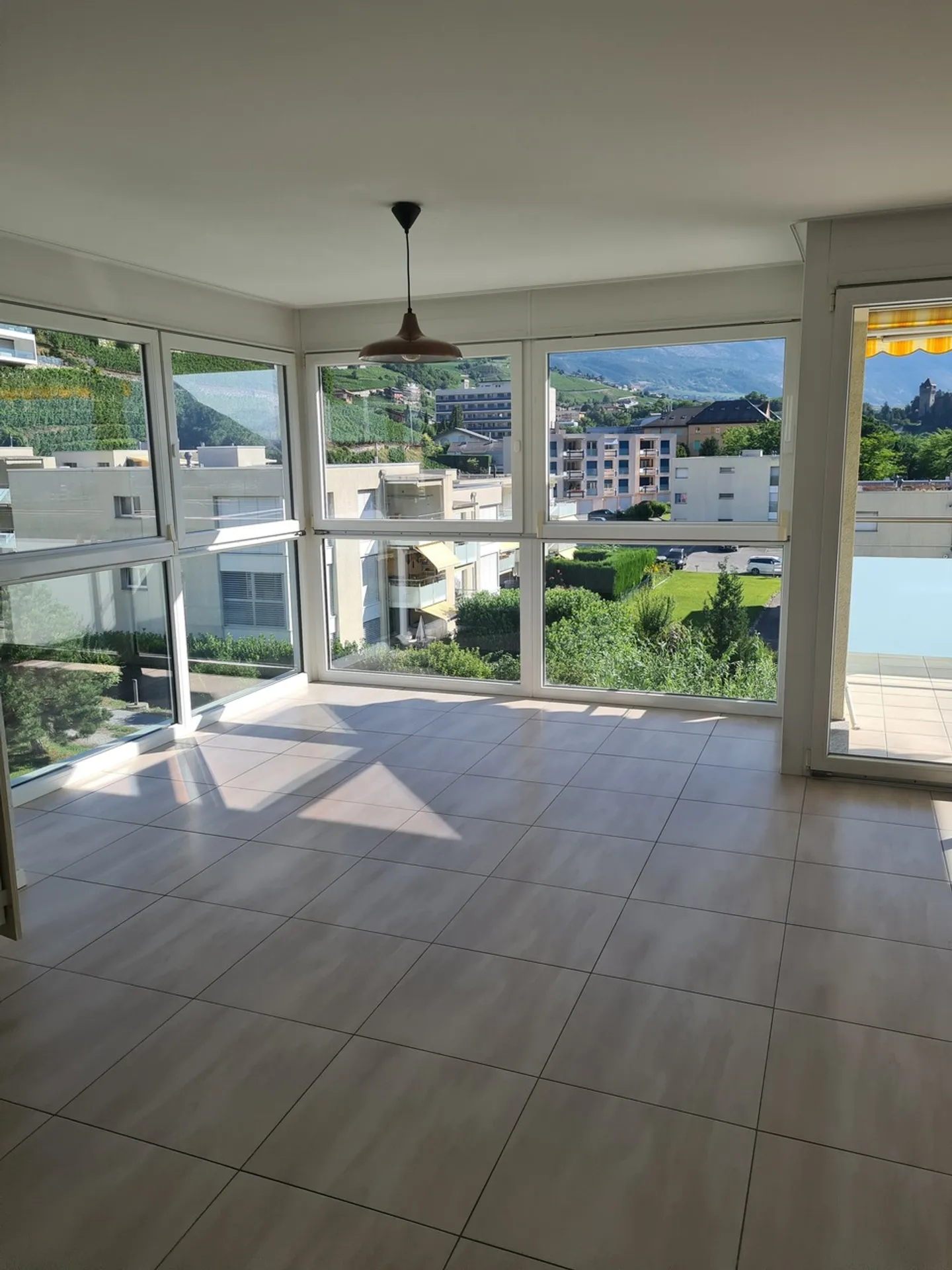 Spacious Apartment with Terrace - Photo 2 of 13