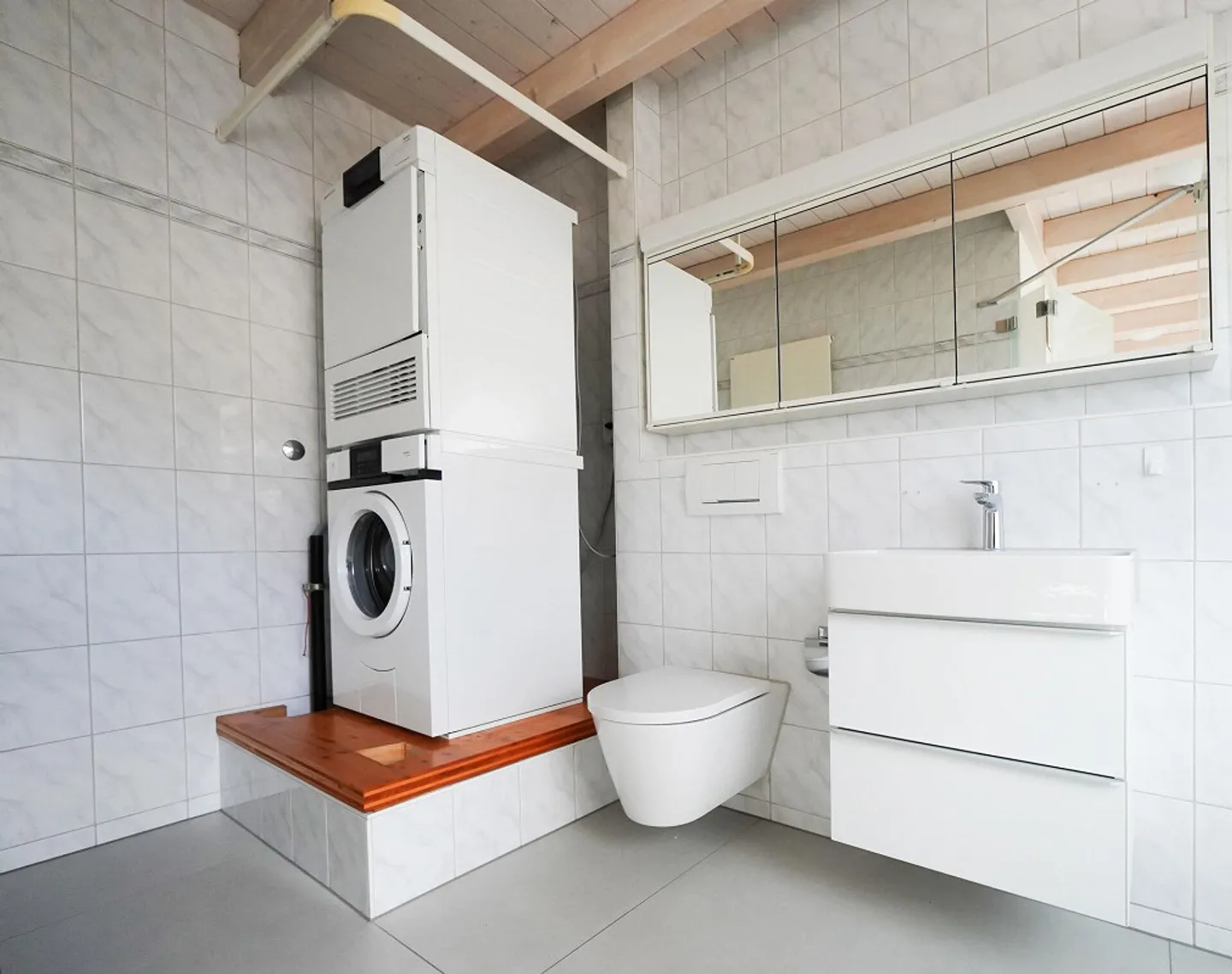 Characterful Attic Apartment in the Village Center - Photo 12 of 13